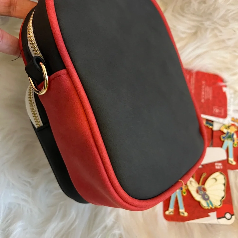 Pokémon Ash & Pikachu Pin Display Crossbody Bag 6 Pokemon Pins Lapras Butterfree - Picture 7 of 8
